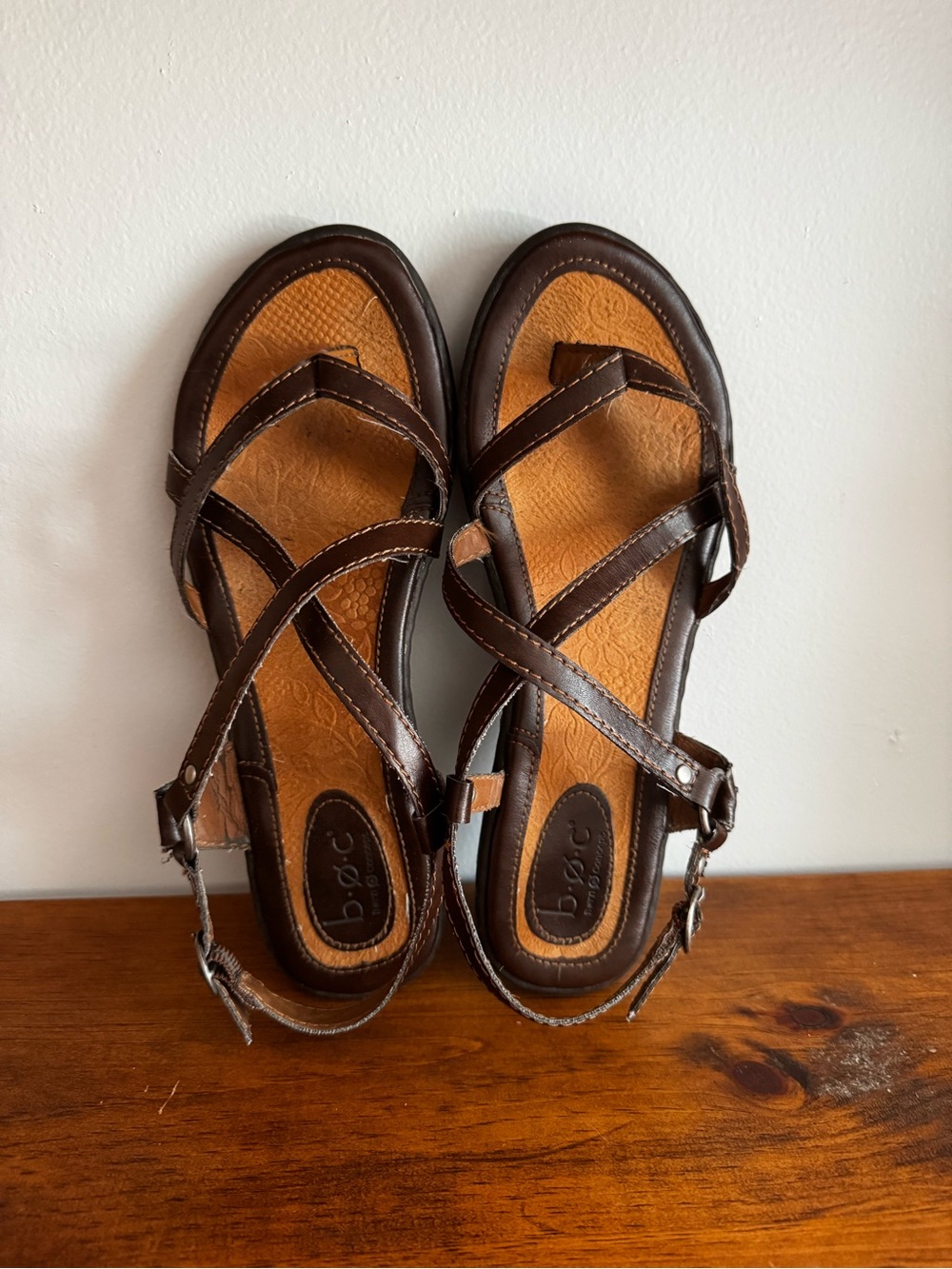 b.o.c. Dark Brown Leather Thong Sandals Size 8
